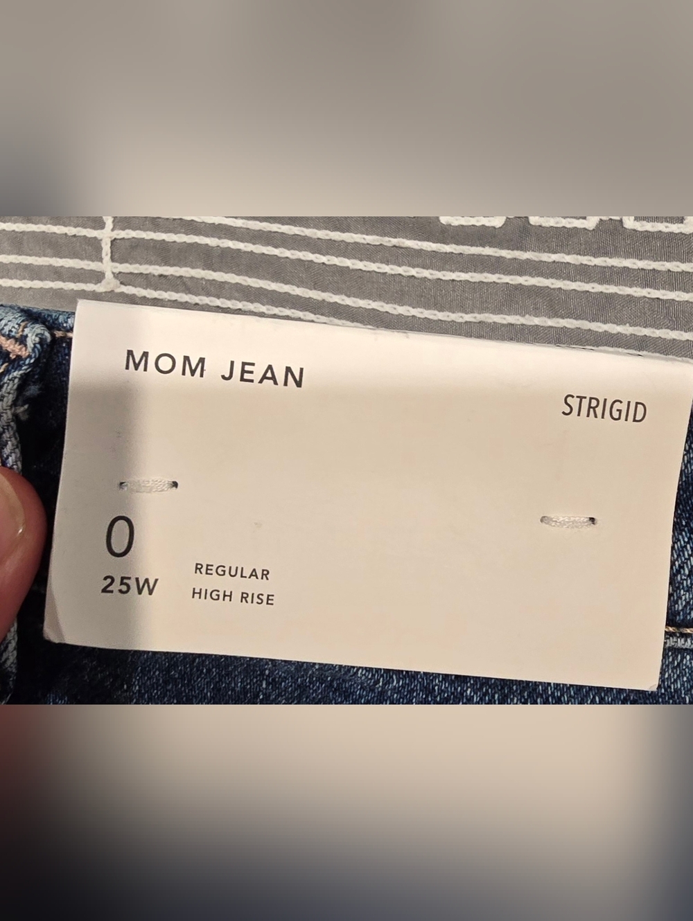 American Eagle High Waisted Distressed Mom Jeans Size 0/25 - Picture 5 of 9